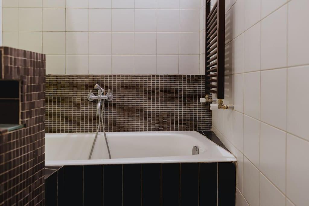 Cosy & Spacious Central Apartment Komotini Buitenkant foto