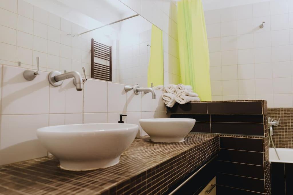 Cosy & Spacious Central Apartment Komotini Buitenkant foto
