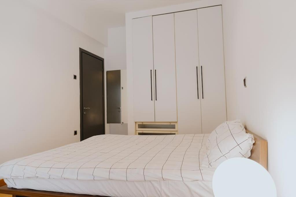 Cosy & Spacious Central Apartment Komotini Buitenkant foto