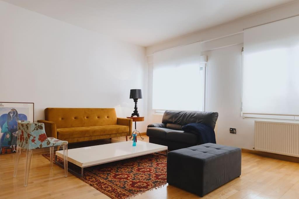 Cosy & Spacious Central Apartment Komotini Buitenkant foto