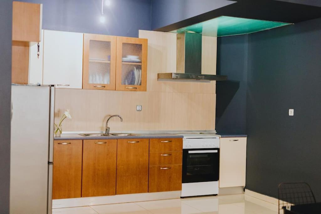 Cosy & Spacious Central Apartment Komotini Buitenkant foto