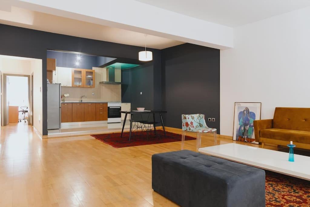 Cosy & Spacious Central Apartment Komotini Buitenkant foto