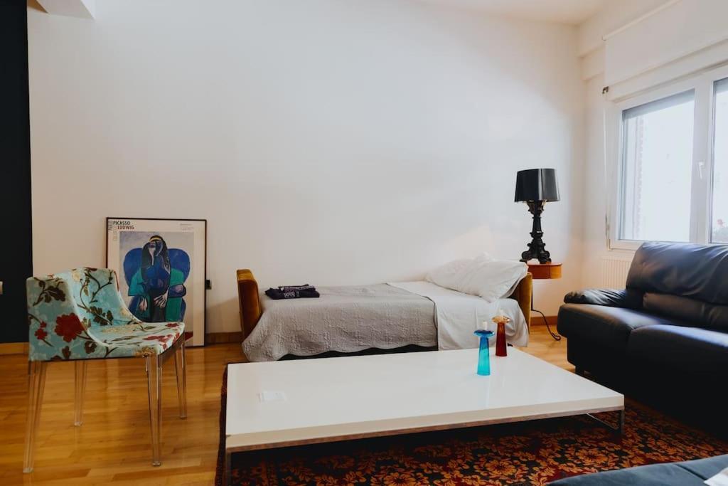 Cosy & Spacious Central Apartment Komotini Buitenkant foto